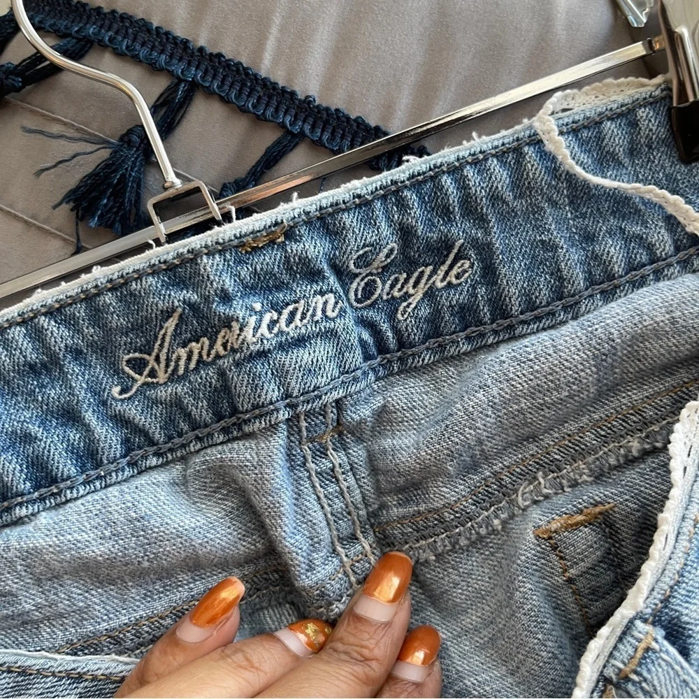 AMERICAN EAGLE | Denim Lace Trim Denim Shorts Sz 4